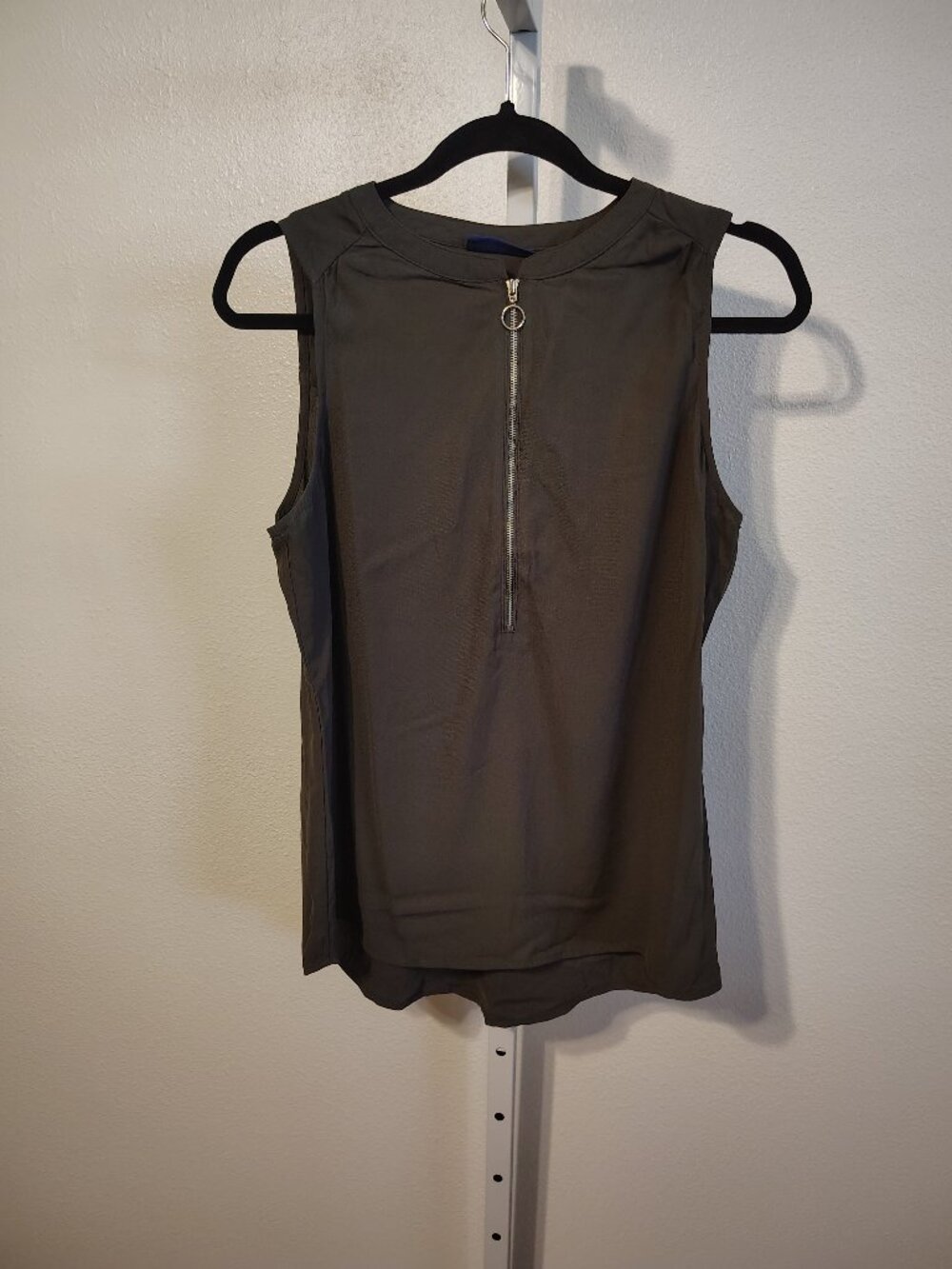 Apt. 9 Women's Tank Top Size Medium Olive Army Green Polyester Sleeveless Zipper